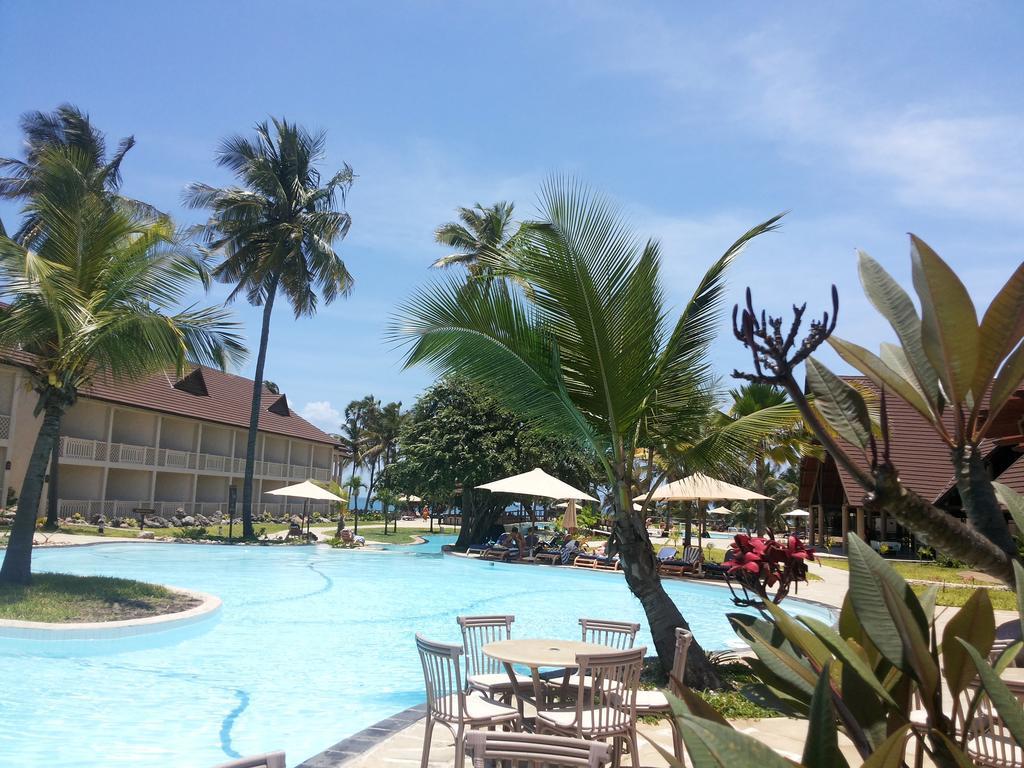 Amani Tiwi Beach Resort Exterior photo
